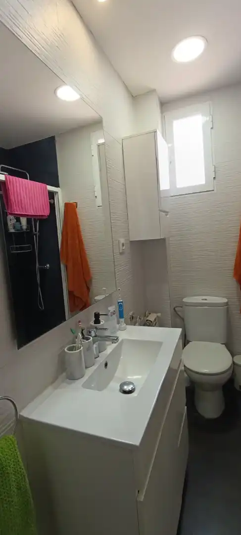 Badezimmer von Wohnung zur Miete in Madrid mit Klimaanlage, Heizung und Möbliert