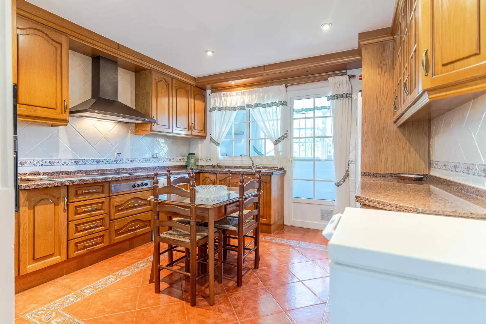 Kitchen of Houses for sale in Vélez de Benaudalla  with Private garden