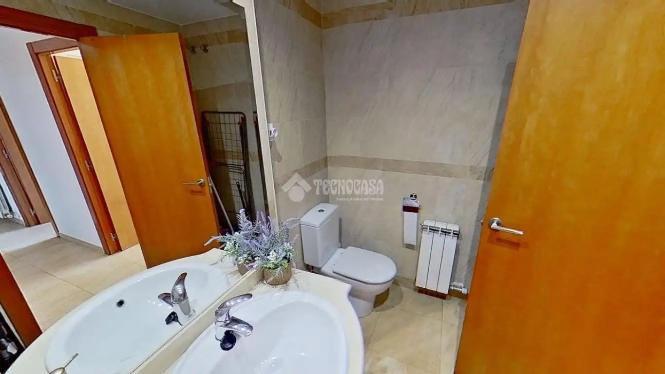 Bathroom of Flat for sale in Sallent