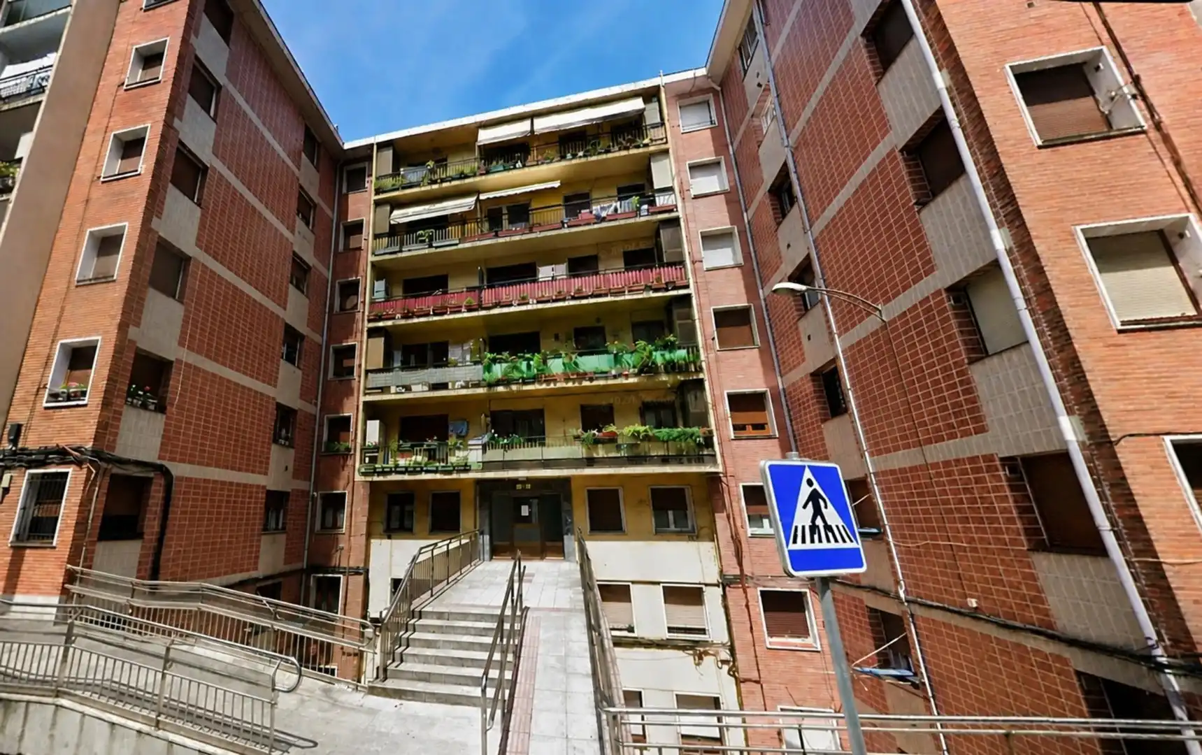 Vista exterior de Piso en venta en Basauri 