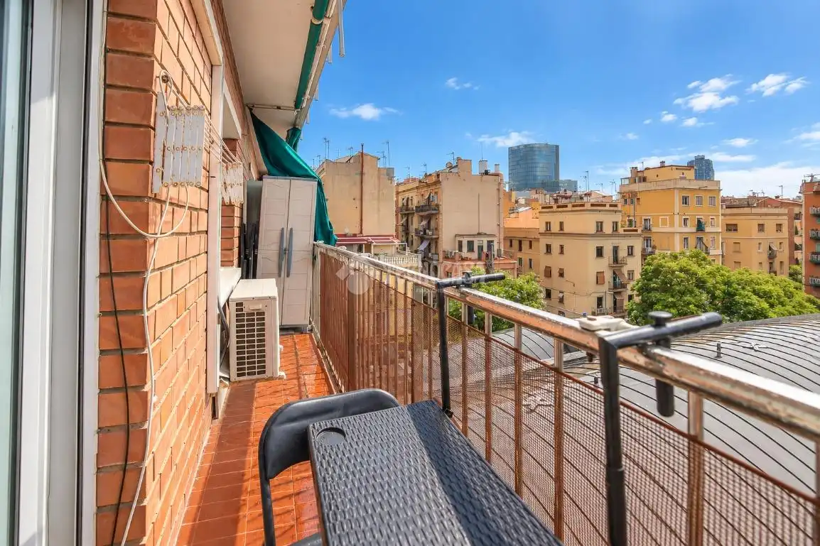 Außenansicht von Wohnung zum Verkauf in Barcelona