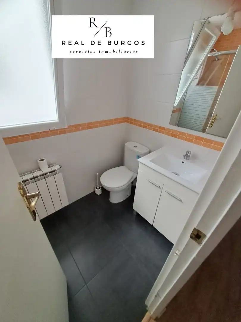 Baño de Piso de alquiler en Valladolid con Calefacción, Terraza y Amueblado