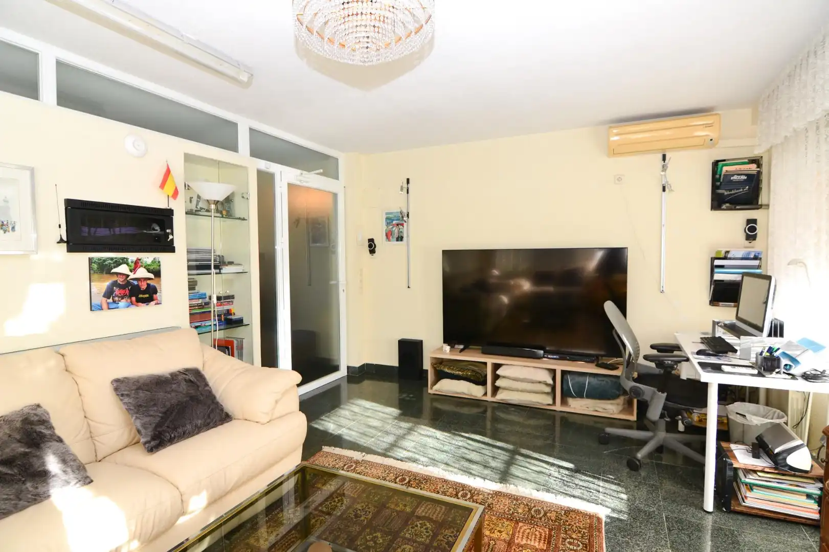 Living room of Houses for sale in Villanueva de la Cañada  with Air Conditioner, Private garden and Terrace