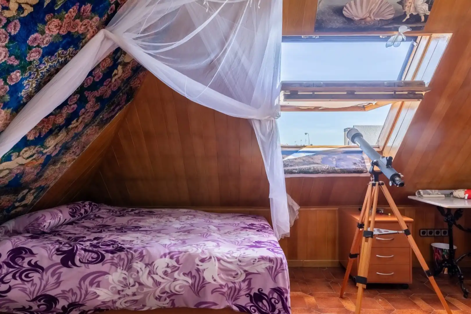 Habitación de Casa adosada en venta en Madrid con Aire acondicionado, Calefacción y Jardín privado