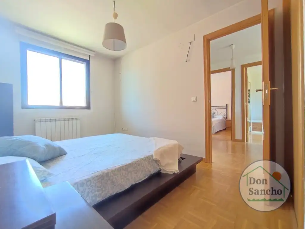 Habitación de Casa adosada en venta en Viana de Cega con Calefacción, Jardín privado y Terraza