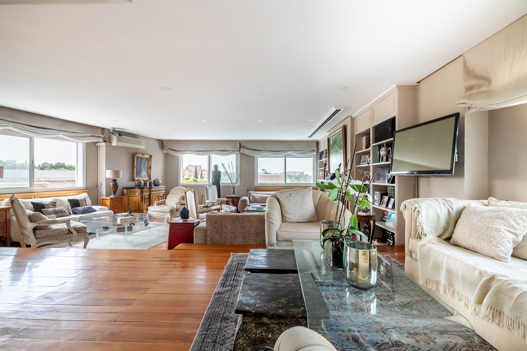 Living room of Apartment for sale in  Madrid Capital  with Air Conditioner, Heating and Terrace