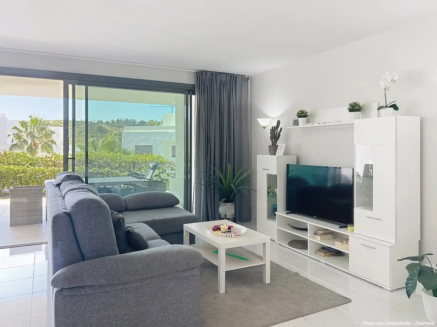Sala de estar de Planta baja en venta en Casares con Aire acondicionado, Terraza y Piscina