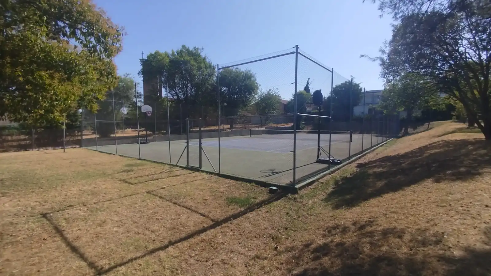 Aparcament de Casa adosada en venda en Uceda amb Calefacció, Jardí privat i Parquet