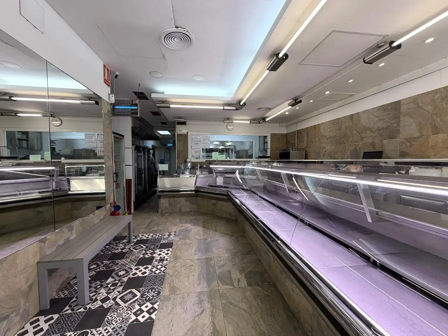 Local comercial en venda a Carrer de la Creu Roja