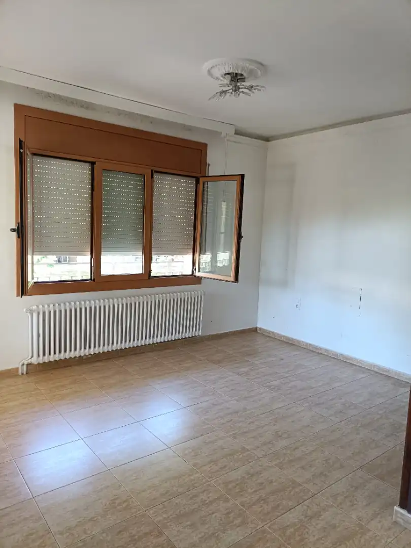 Dormitori de Casa o xalet en venda en Girona amb Calefacció, Jardí privat i Parquet