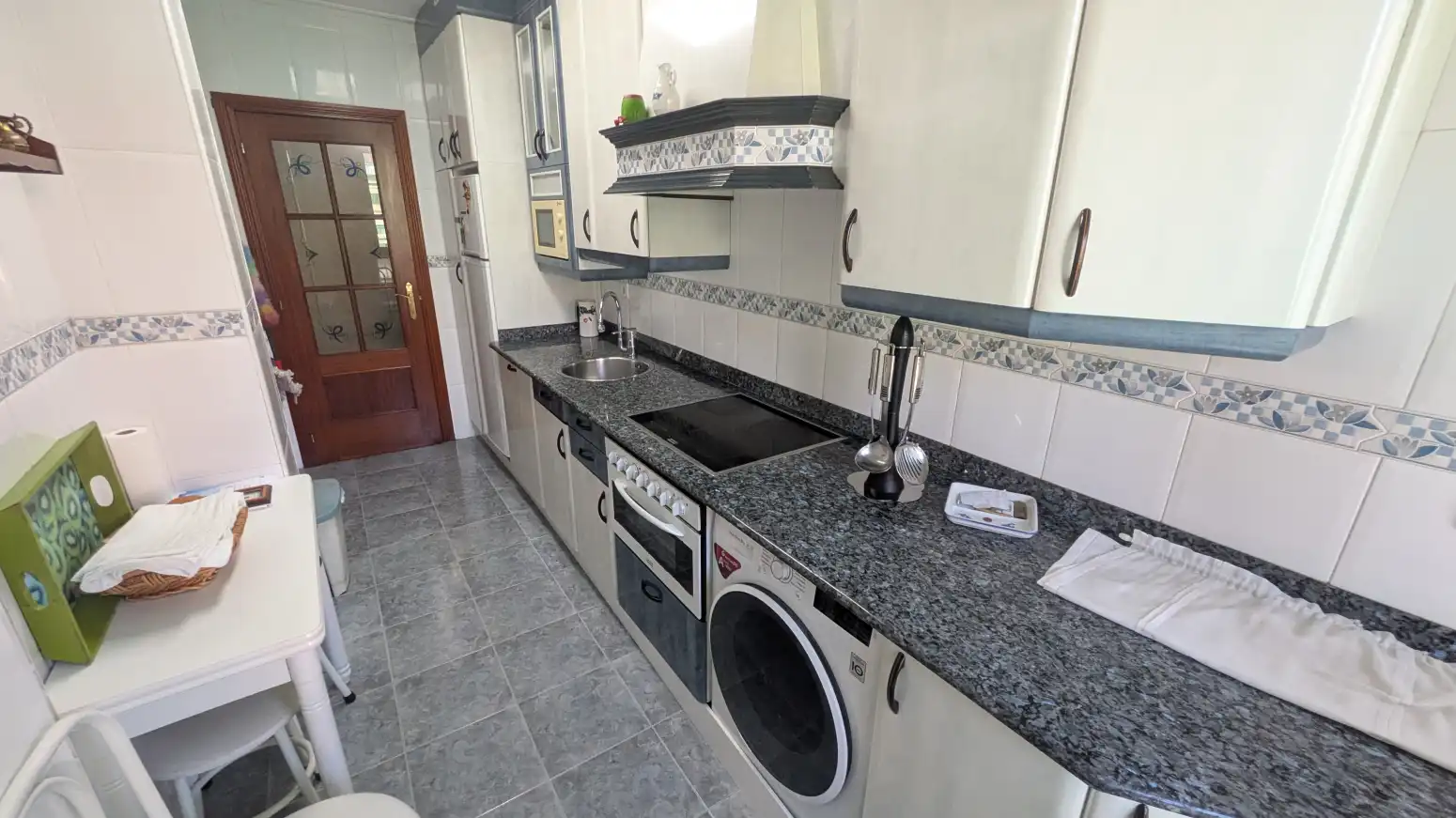 Cuina de Pis en venda en El Astillero   amb Calefacció, Terrassa i Moblat