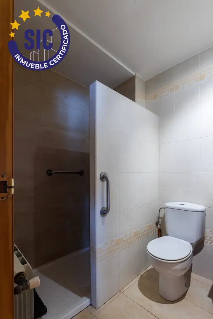 Bany de Casa o xalet en venda en L'Alcúdia de Crespins amb Aire condicionat, Terrassa i Balcó