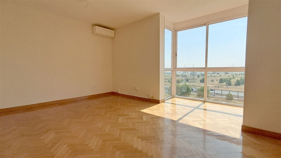 Living room of Flat to rent in  Madrid Capital  with Air Conditioner, Heating and Parquet flooring
