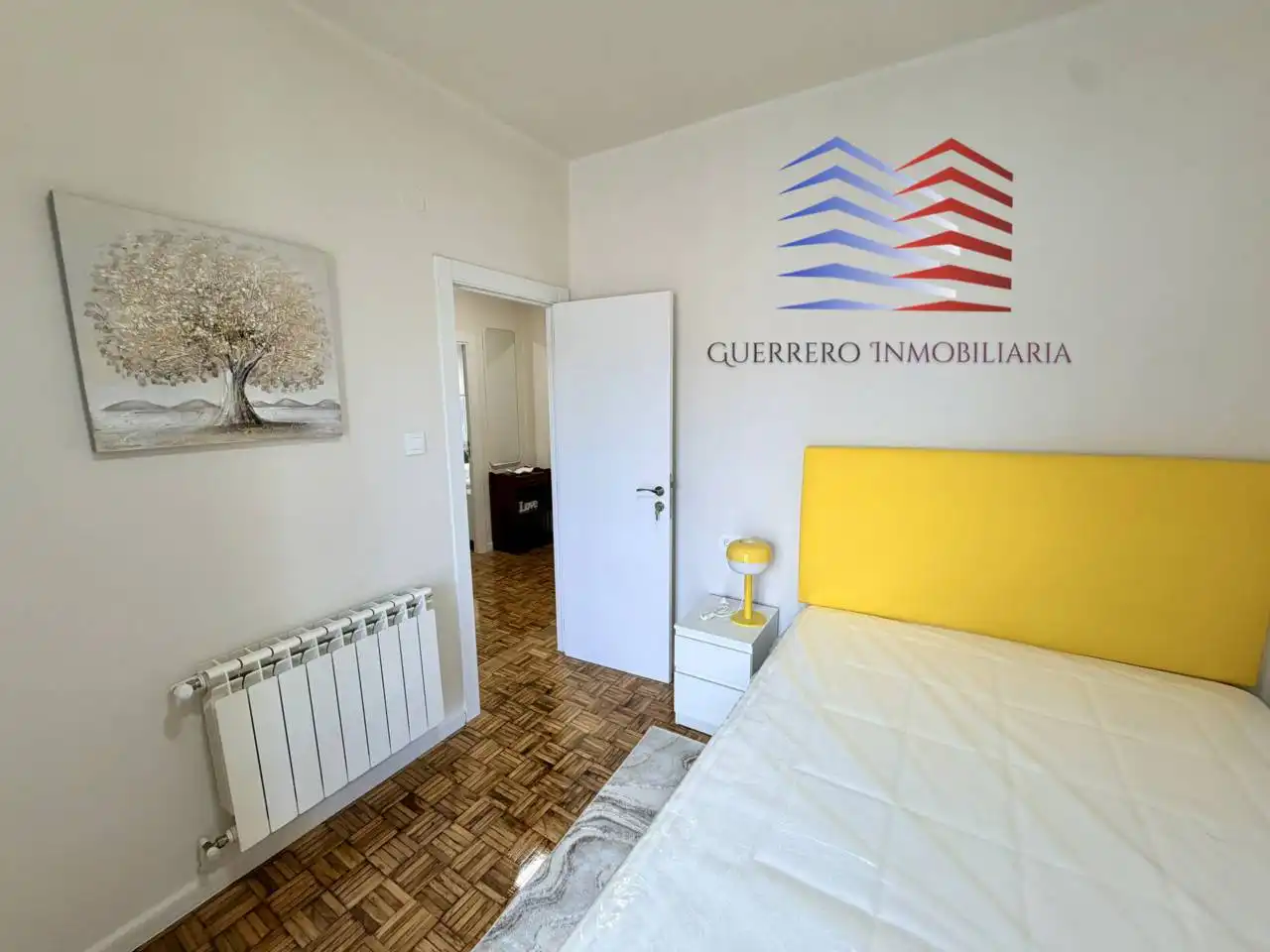 Schlafzimmer von Wohnung zur Miete in Ourense Capital  mit Heizung, Parkett und Möbliert