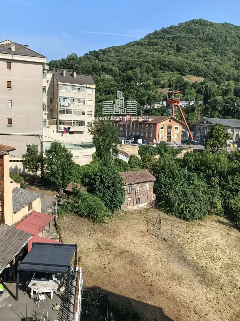 Vista exterior de Edifici en venda en Mieres (Asturias)