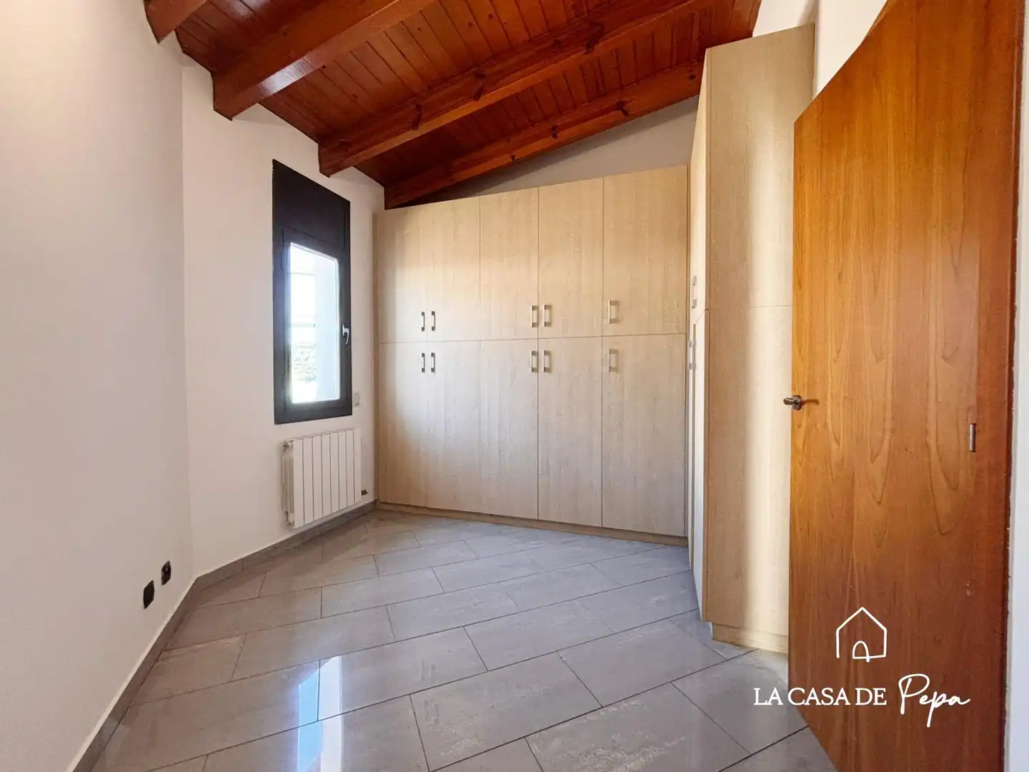 Schlafzimmer von Haus oder Chalet zum Verkauf in Begues mit Heizung und Schwimmbad