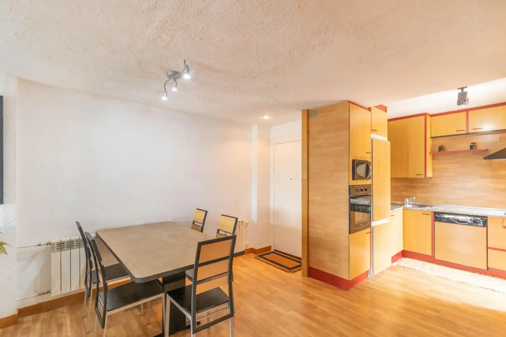 Piso en venta en  Pamplona / Iruña con Calefacción, Amueblado y Balcón