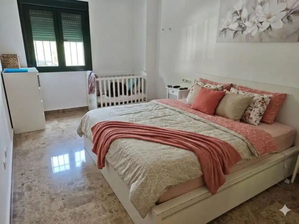 Dormitori de Apartament de lloguer en Marbella amb Aire condicionat, Terrassa i Traster