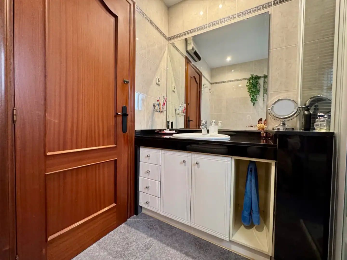 Baño de Piso en venta en Sant Boi de Llobregat con Aire acondicionado, Terraza y Trastero