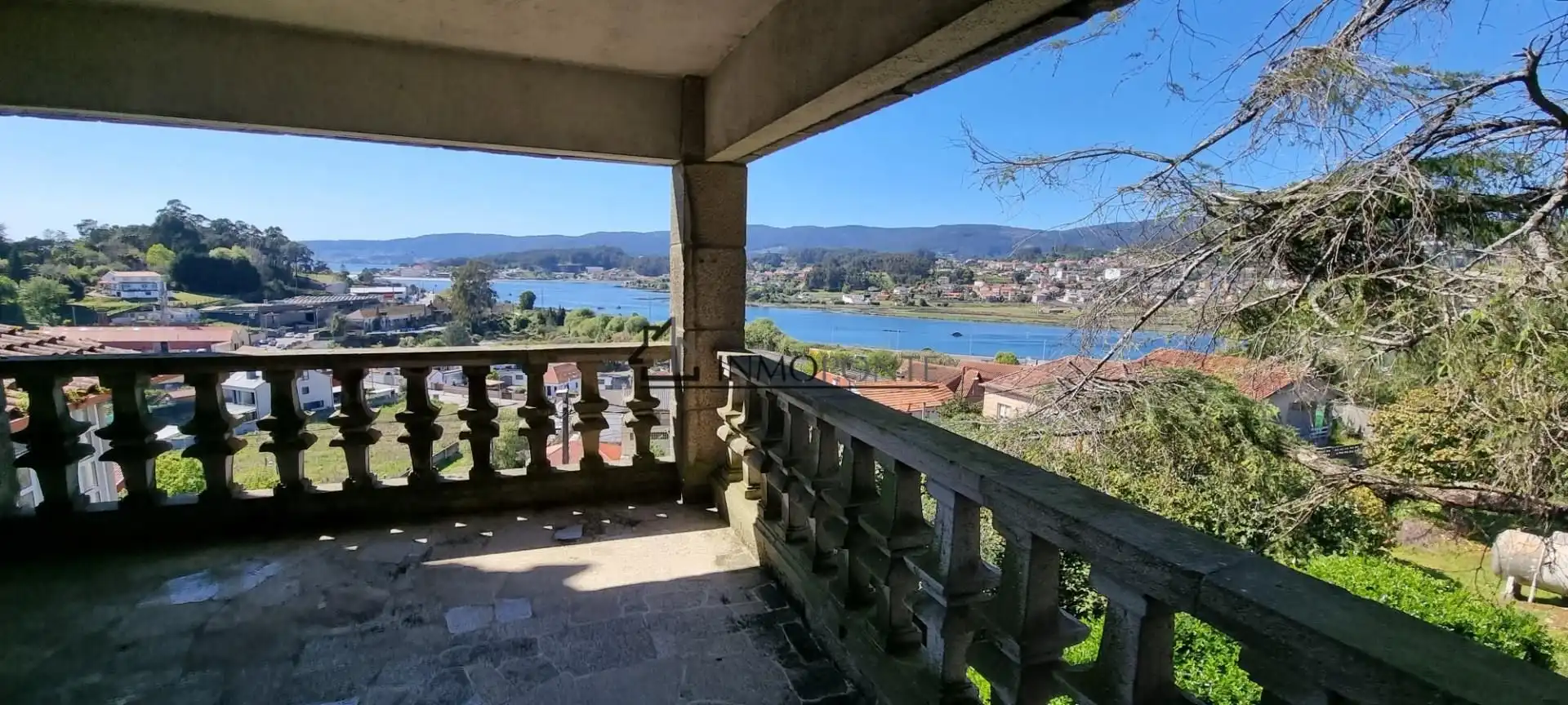 Terrassa de Casa o xalet en venda en Pontevedra Capital  amb Calefacció, Jardí privat i Terrassa