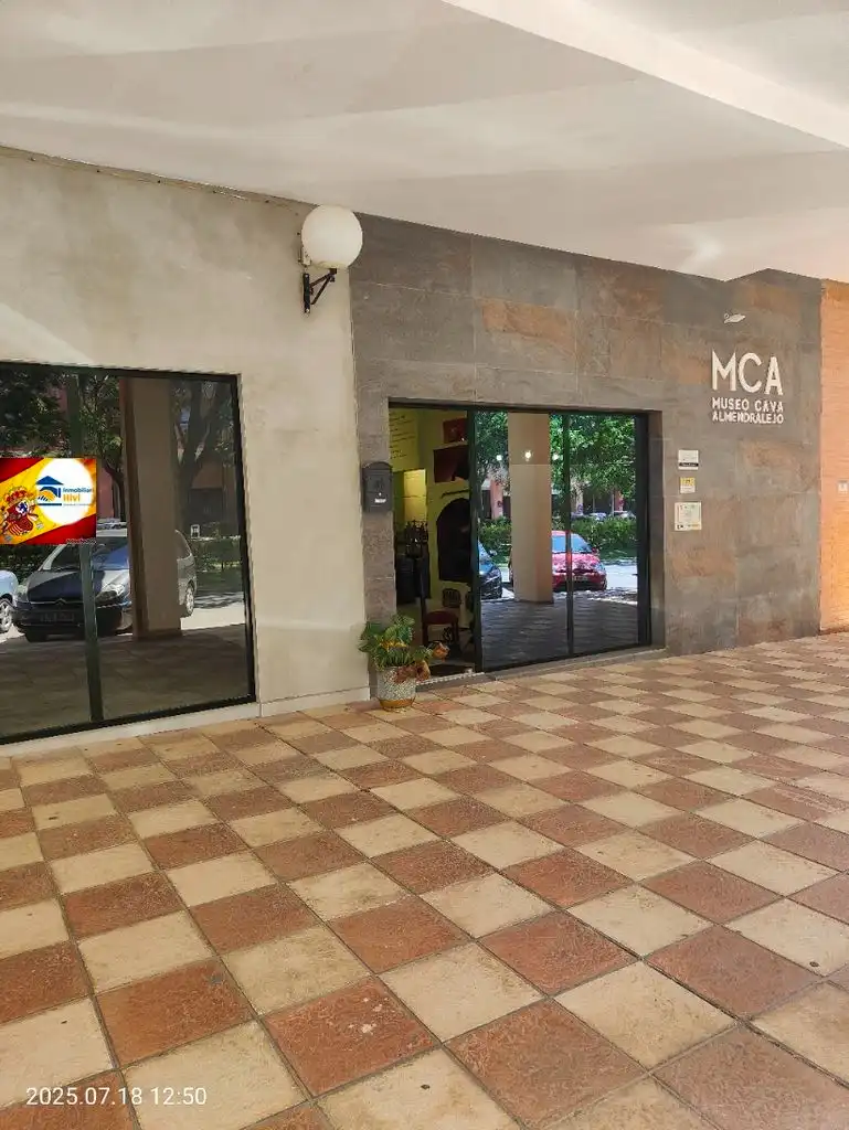 Local comercial en alquiler en Calle Miguel de Unamuno 6