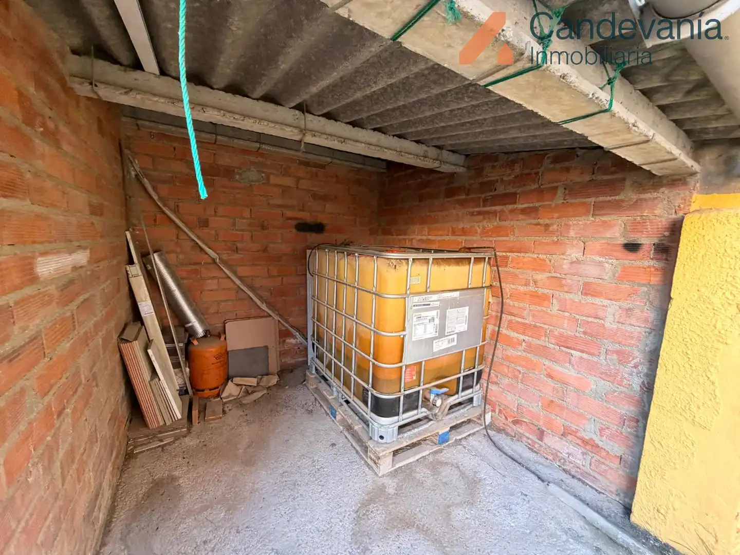 Casa adosada en venta en Gurrea de Gállego con Calefacción, Trastero y Horno