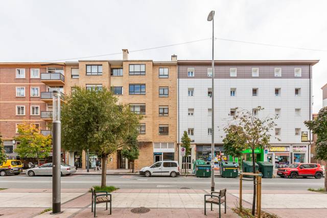 Local comercial en Alquiler en Pamplona-Iruña - AVENIDA MARCELO CELAYETA 26, 26 en Rochapea