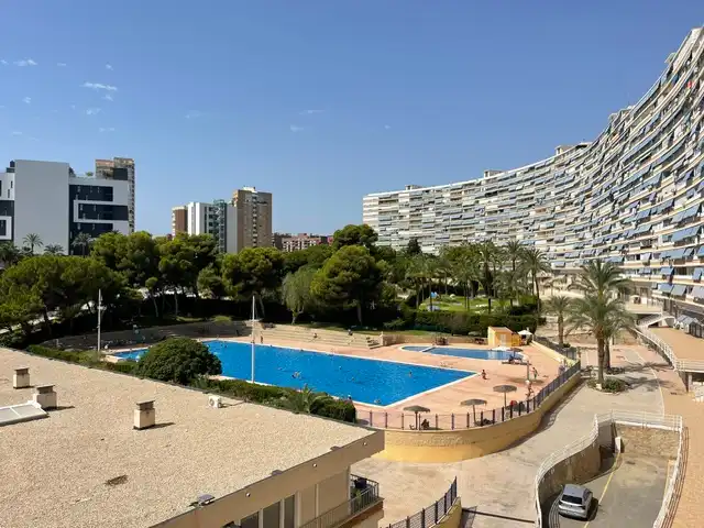 Piscina de Pis en venda en Alicante / Alacant amb Aire condicionat, Calefacció i Terrassa