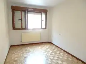 Habitación de Piso de alquiler en Gijón  con Calefacción, Parquet y Trastero