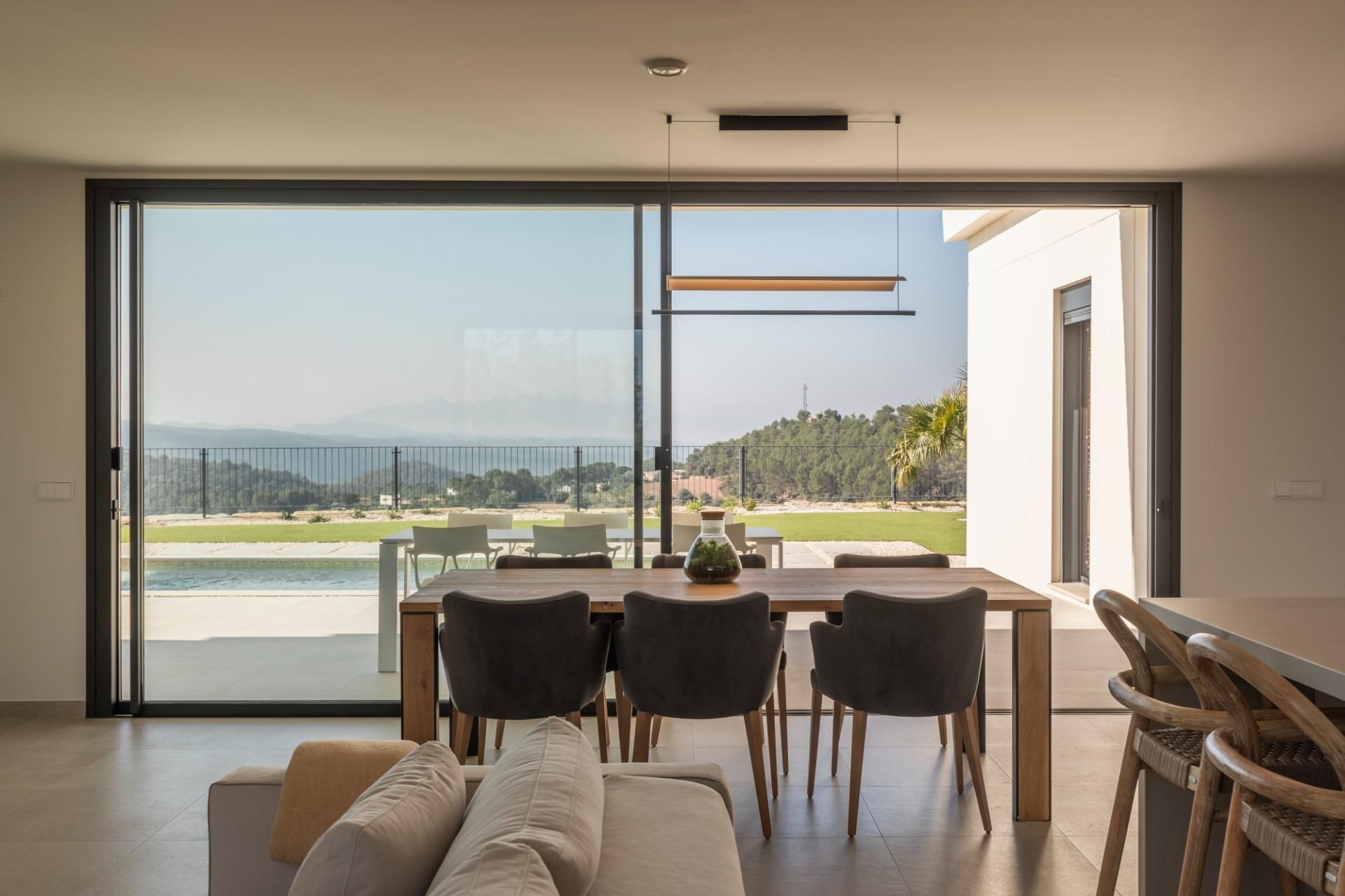 Menjador de Casa o xalet en venda en Girona Capital amb Jardí privat i Terrassa