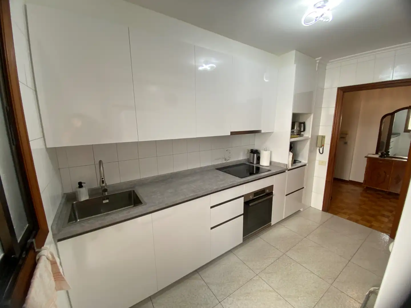Cuina de Pis en venda en Vigo  amb Calefacció, Parquet i Terrassa