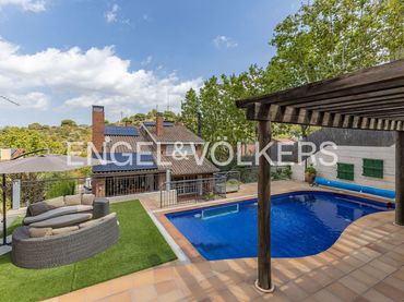 Casa amb piscina en venda a Molins de Rei