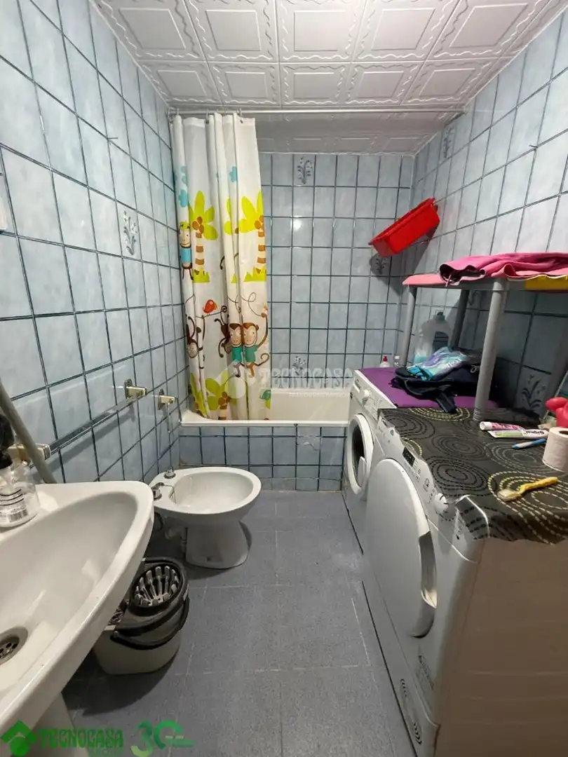 Baño de Casa adosada en venta en Santa Cruz de la Zarza con Aire acondicionado, Alarma y Piscina comunitaria