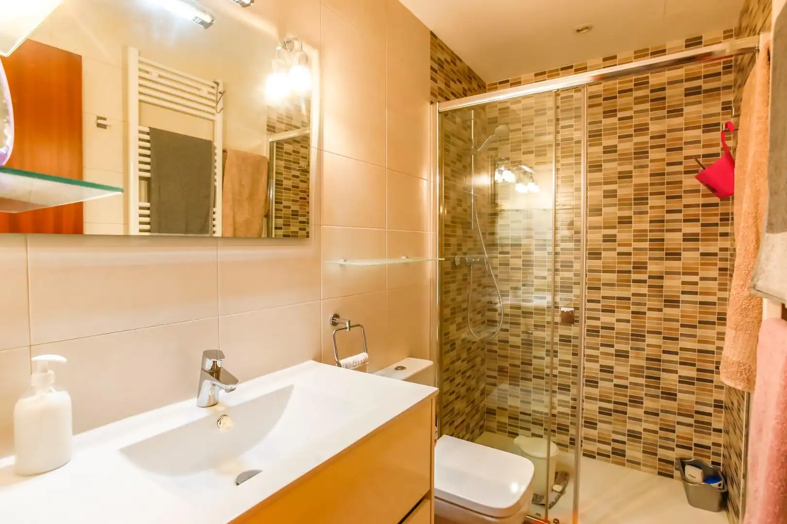 Baño de Casa adosada en venta en El Vendrell con Calefacción, Terraza y Balcón