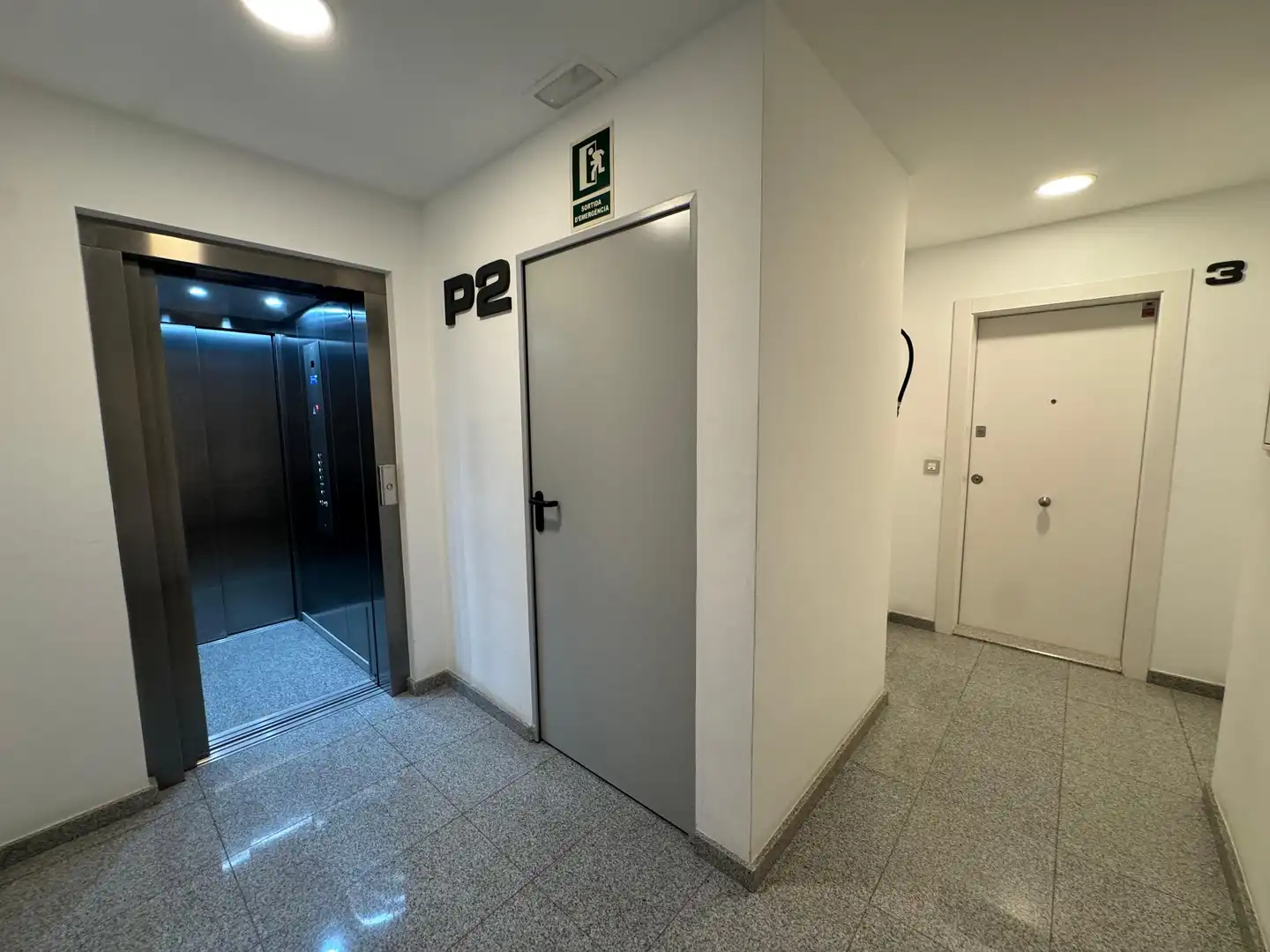 Wohnung zum Verkauf in Barcelona mit Balkon