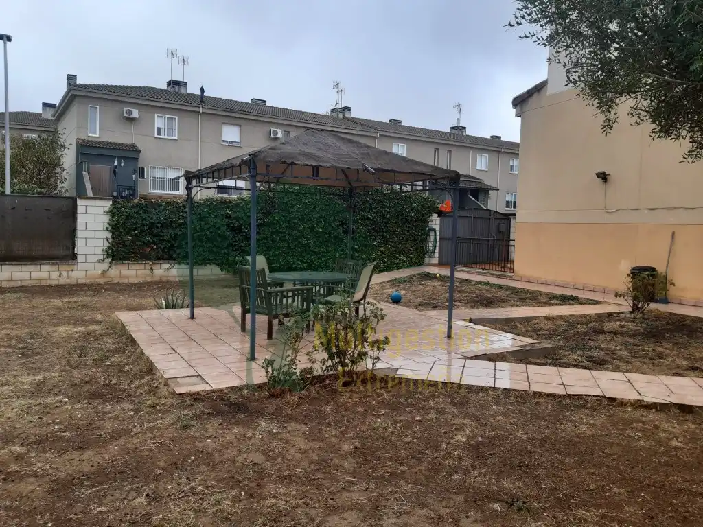 Einfamilien-Reihenhaus zur Miete in Cáceres