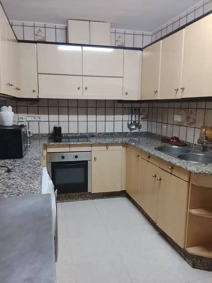 Cuina de Casa o xalet en venda en Pozorrubielos de la Mancha amb Calefacció, Moblat i Forn
