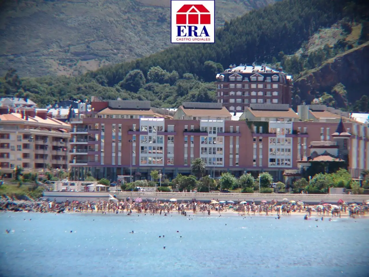 Vista exterior de Ático en venta en Castro-Urdiales con Calefacción, Parquet y Terraza