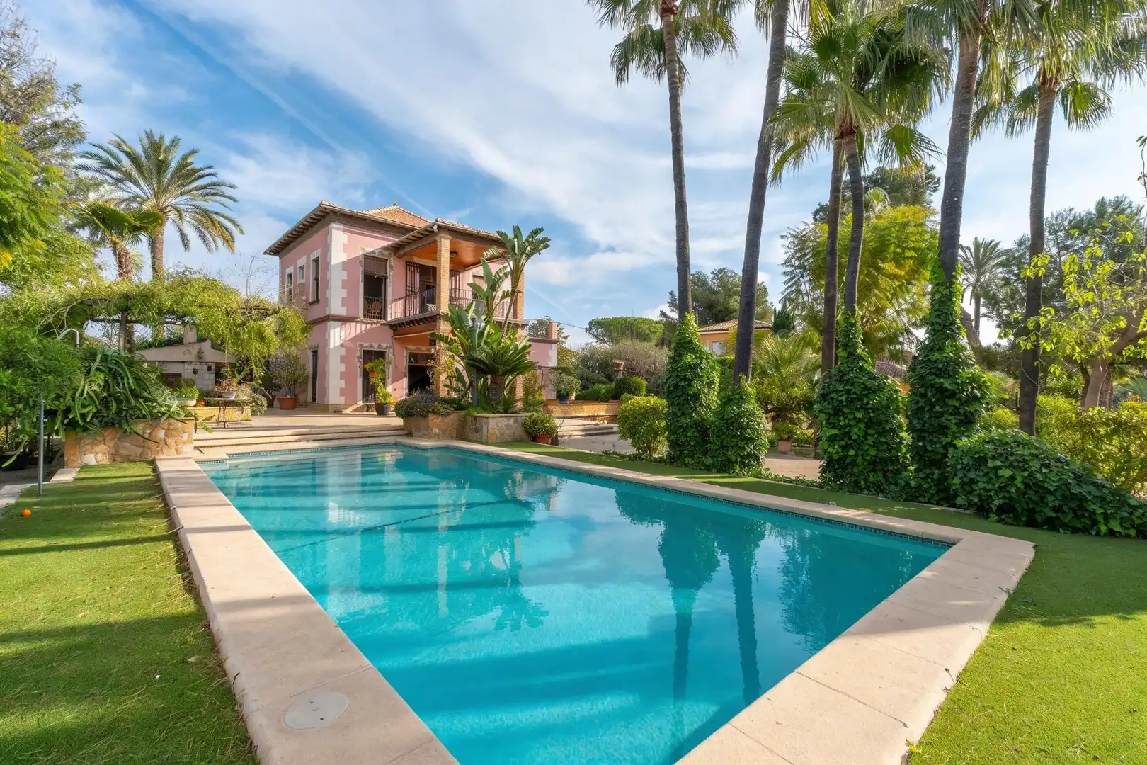 Vista exterior de Casa o xalet en venda en Elche / Elx amb Aire condicionat, Calefacció i Jardí privat