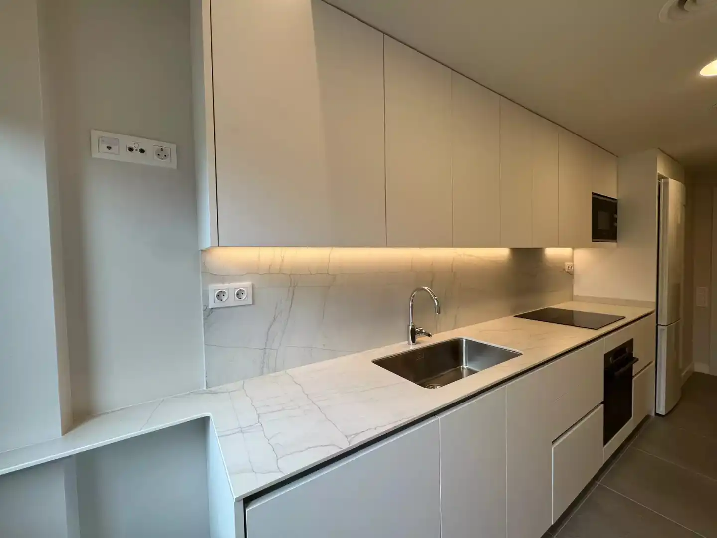 Cuina de Pis de lloguer en Girona amb Aire condicionat, Calefacció i Parquet