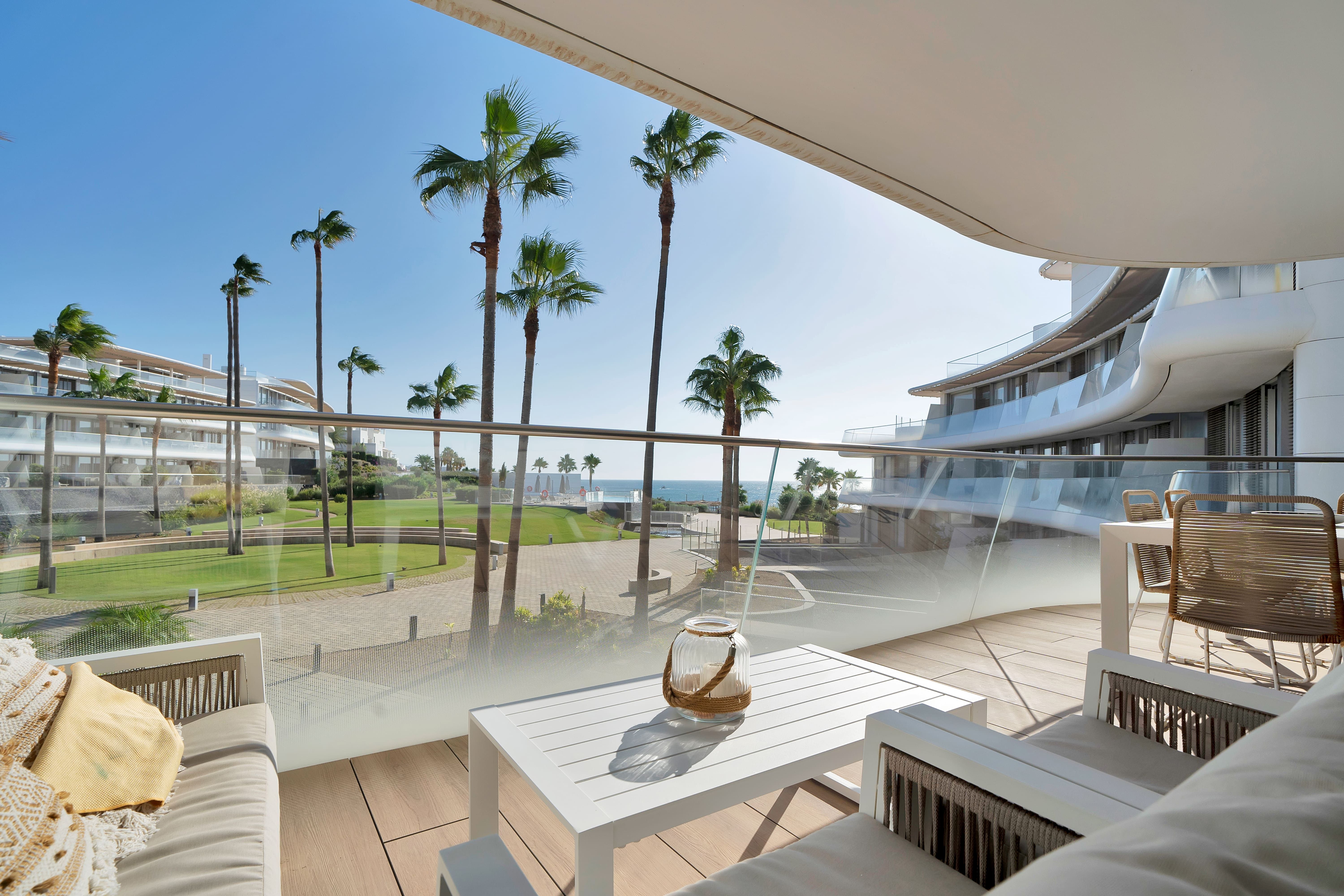 Terrassa de Apartament de lloguer en Estepona amb Alarma i Piscina comunitària