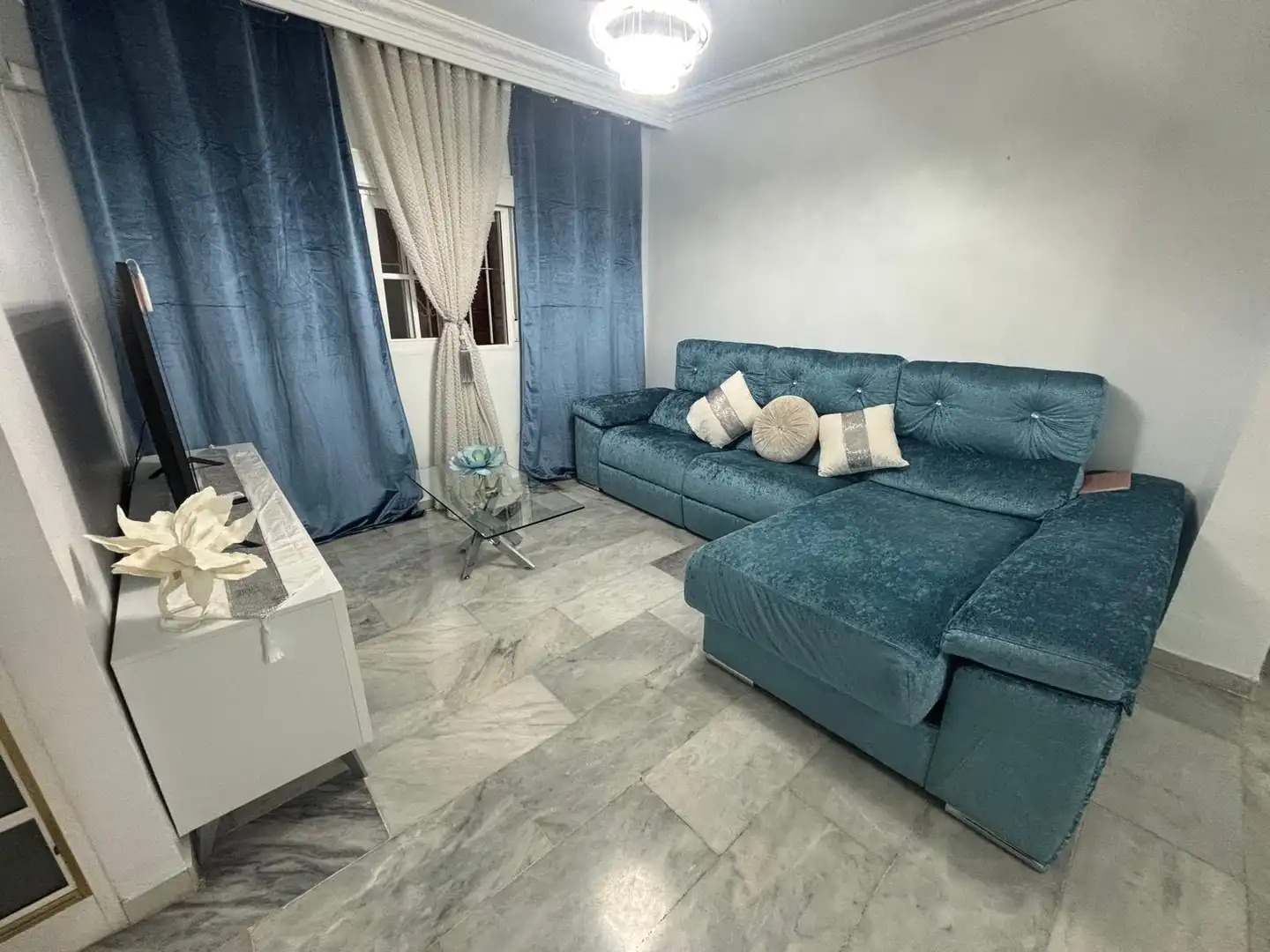 Sala d'estar de Casa adosada en venda en Sevilla amb Terrassa i Balcó