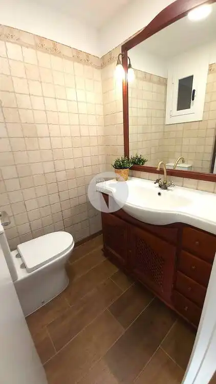Badezimmer von Dachboden zum Verkauf in Rubí mit Terrasse