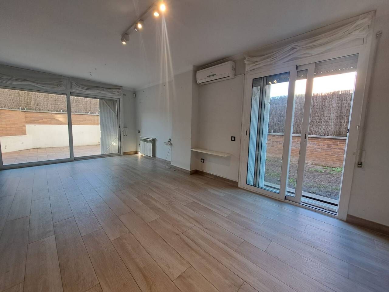 Living room of Flat to rent in Sant Quirze del Vallès  with Air Conditioner, Heating and Private garden