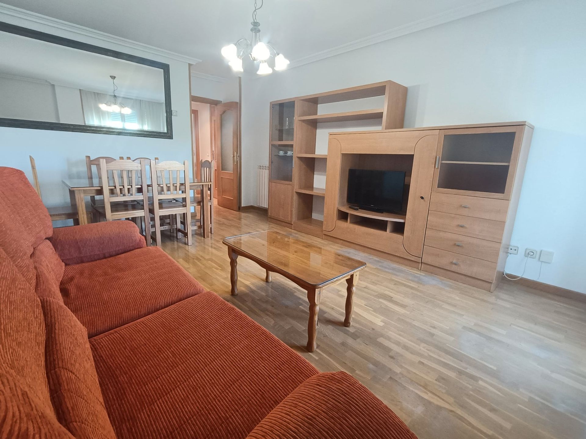 Sala d'estar de Pis de lloguer en Salamanca Capital amb Calefacció, Parquet i Moblat