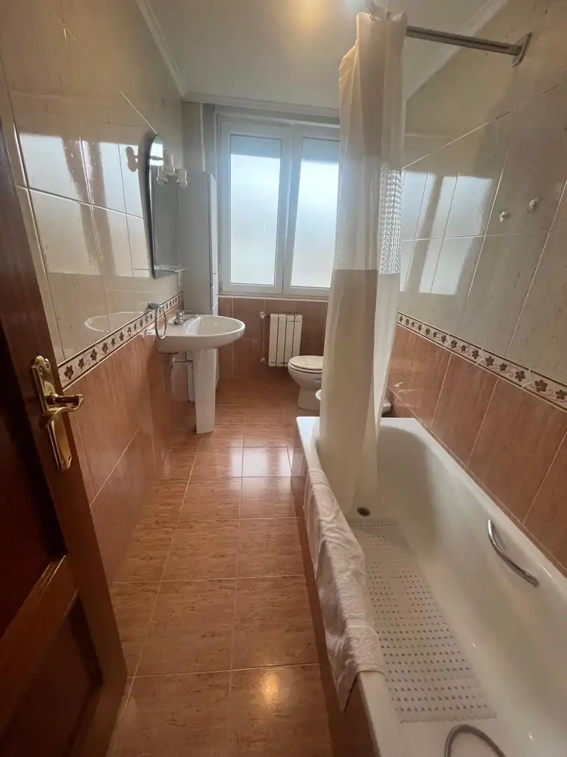 Badezimmer von Wohnung zum Verkauf in Bárcena de Cicero mit Heizung, Terrasse und Möbliert