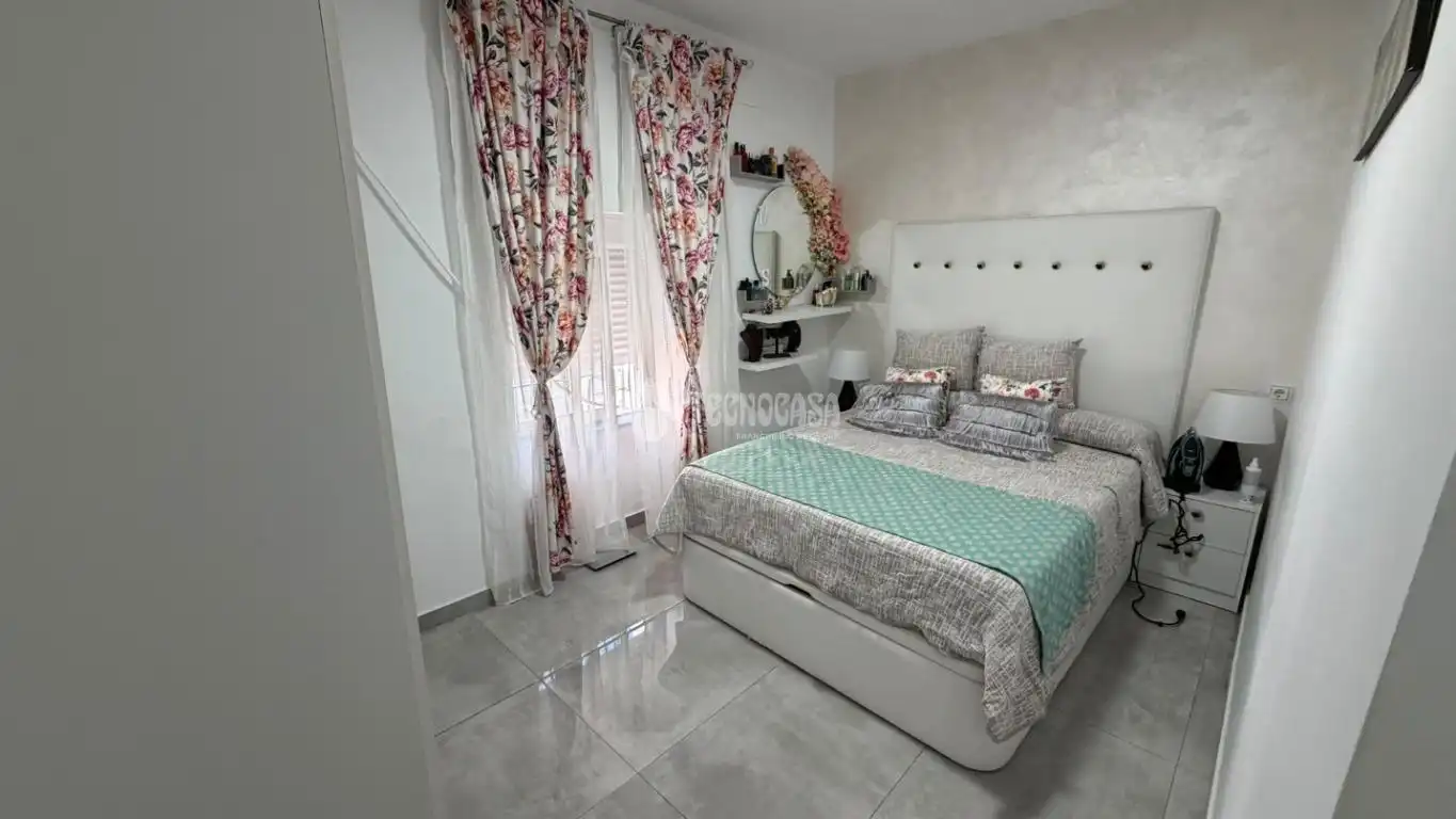 Semi-detached house with terrace for sale in Santa Isabel, imagen 9