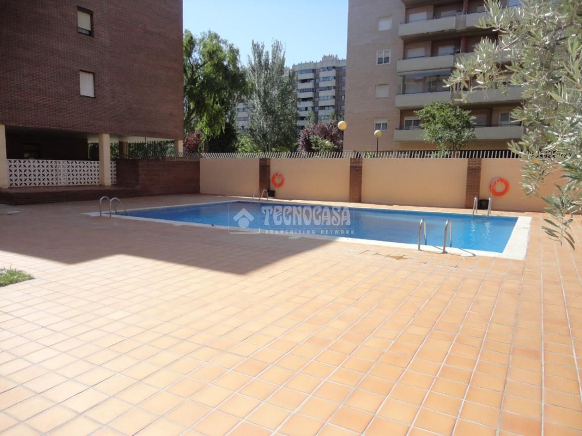 Piscina de Pis de lloguer en  Zaragoza Capital