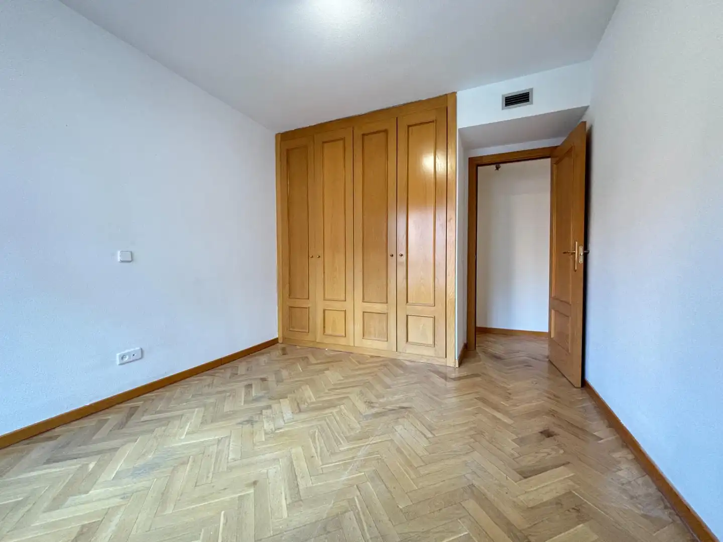 Bedroom of Flat for rent in Madrid  with Air Conditioner, Heating and Private garden