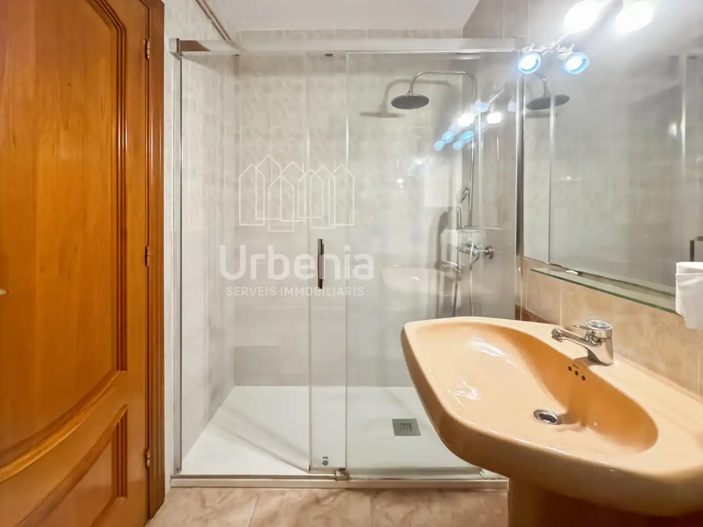 Bathroom of Flat for sale in Mataró  with Heating and Terrace